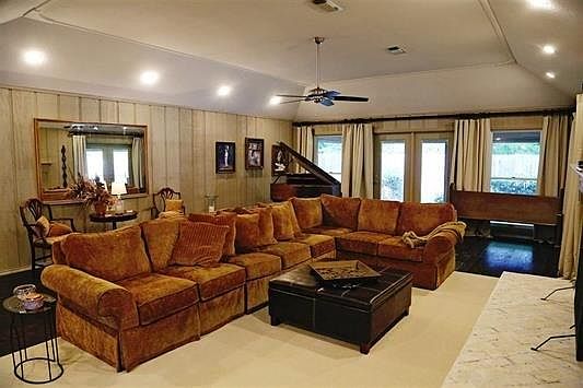 3rd image of 1025 Wilburn Dr