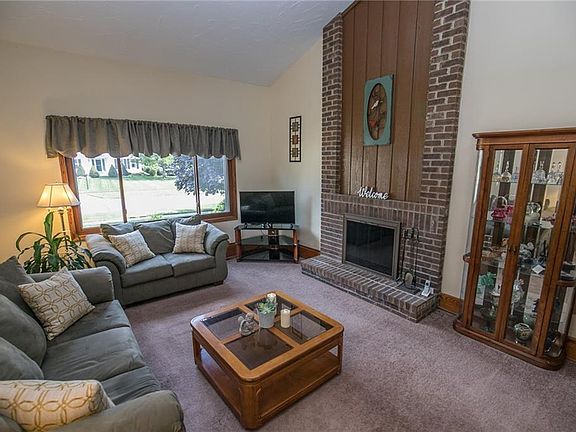 3rd image of 18944 Bennington Dr
