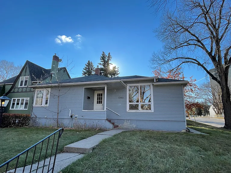 1302 Elliott St — Photo 1