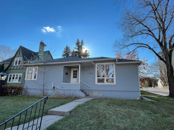 1302 Elliott St, Saskatoon, SK S7N 0V8