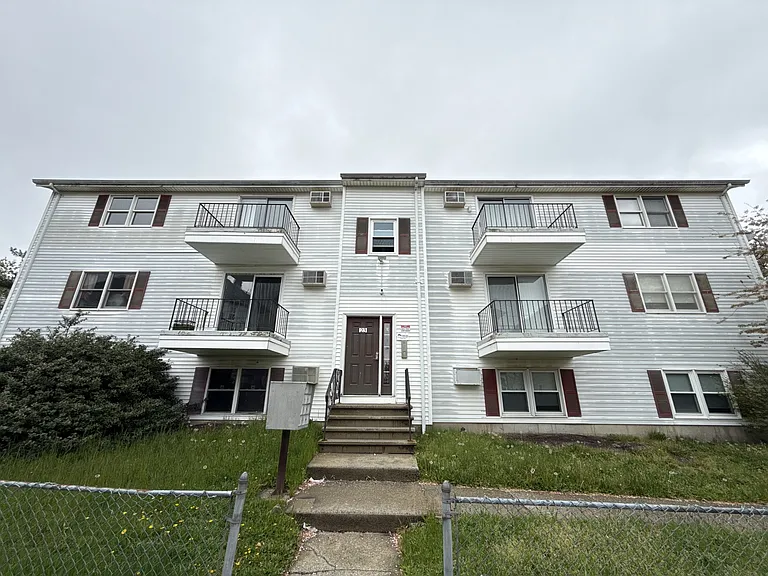 23 Tallman St #9 — Photo 2