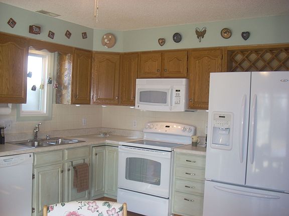 kitchen w/new GE appliances
