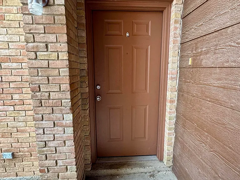 203 Martingale Ln #58 — Photo 3