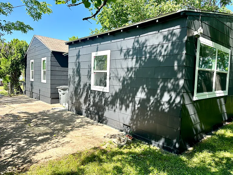 1008 E King Pl — Photo 22