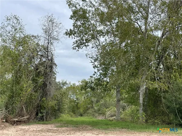 56 Left Rd, Victoria, TX 77905