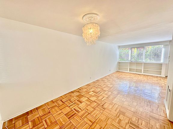 2nd image of 229 San Vicente Blvd #K