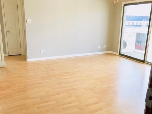 8302 47th St APT 8, Lyons, IL 60534