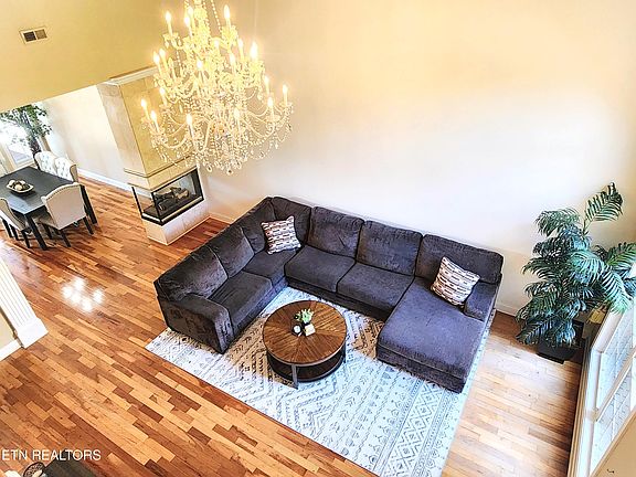 4th image of 1077 Creekside Village Way