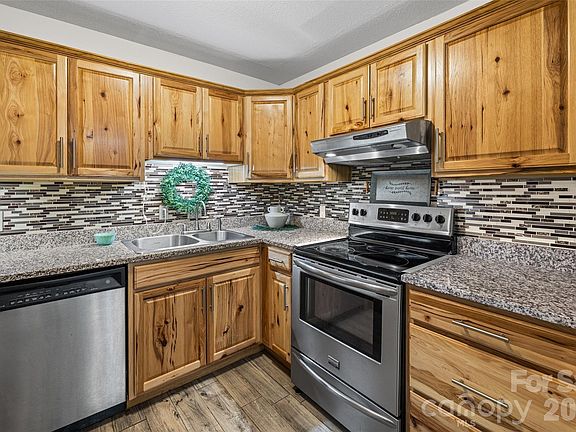 2nd image of 2636 Park Rd APT B