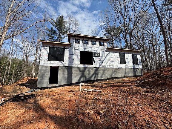 5th image of 348 Woodland Dr