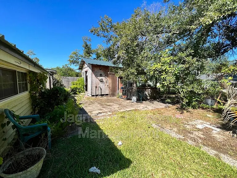 1505 Meadow Dr — Photo 4