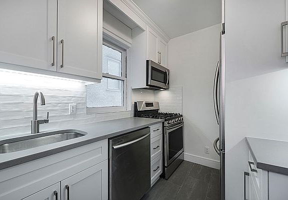 4th image of 150 E 37th St APT 8A