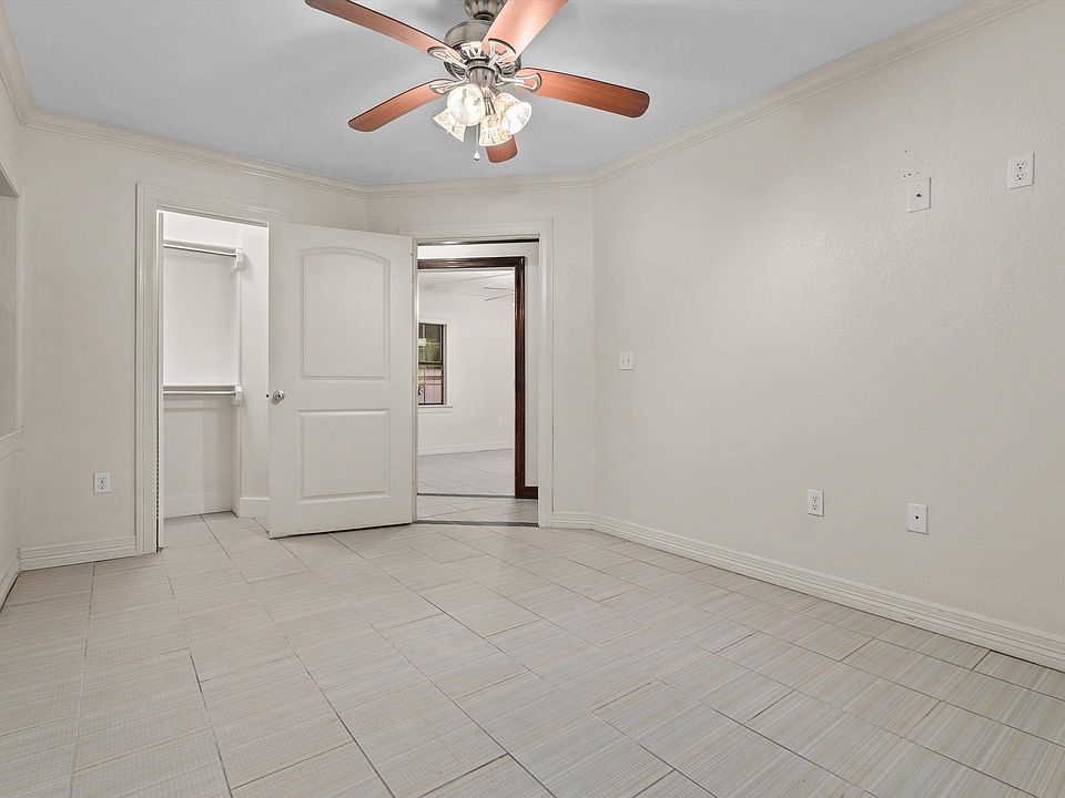 19th image of 104 E Franklin St