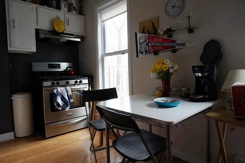 3 bed, 1200 sqft, $3,300 — Photo 3