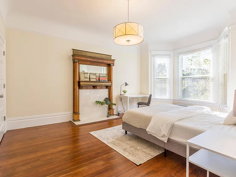 259 S Van Ness Ave — Photo 9