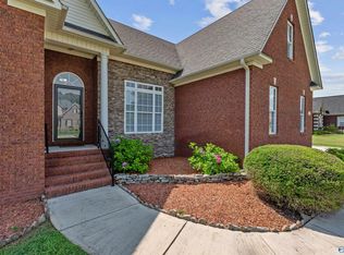 226 Twin Lakes Dr, New Market, AL 35761