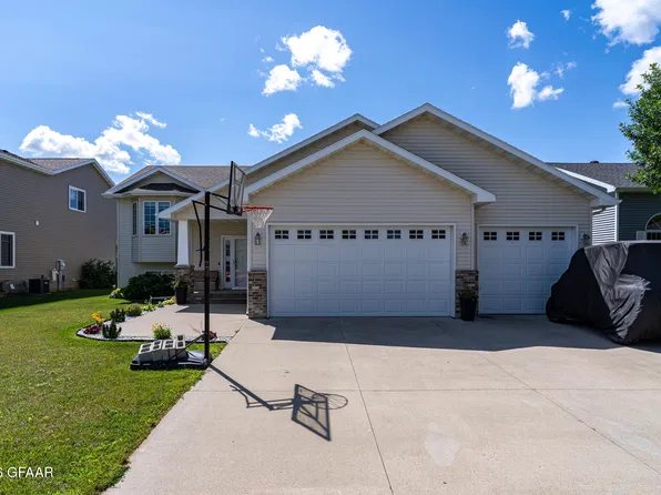2185 42nd Ave S, Grand Forks, ND 58201