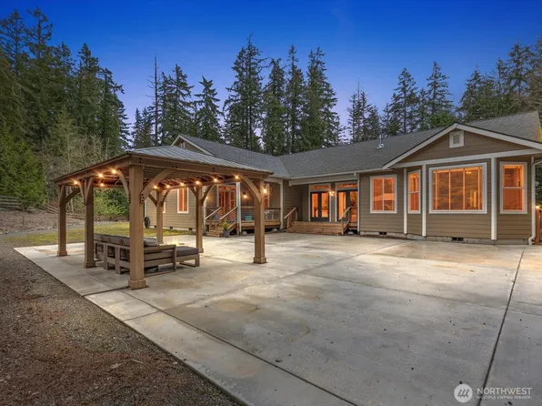 6633 Mapleleaf Drive, Clinton, WA 98236