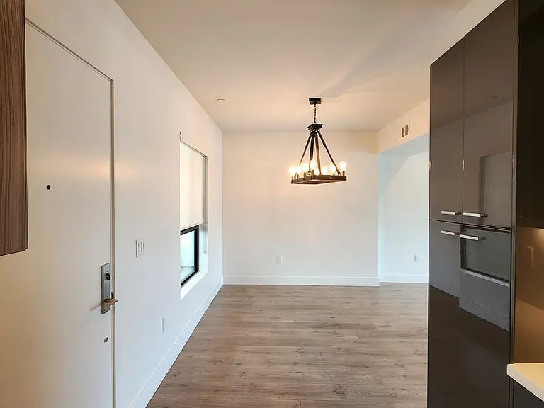 4227 McLaughlin Ave #303 — Photo 3