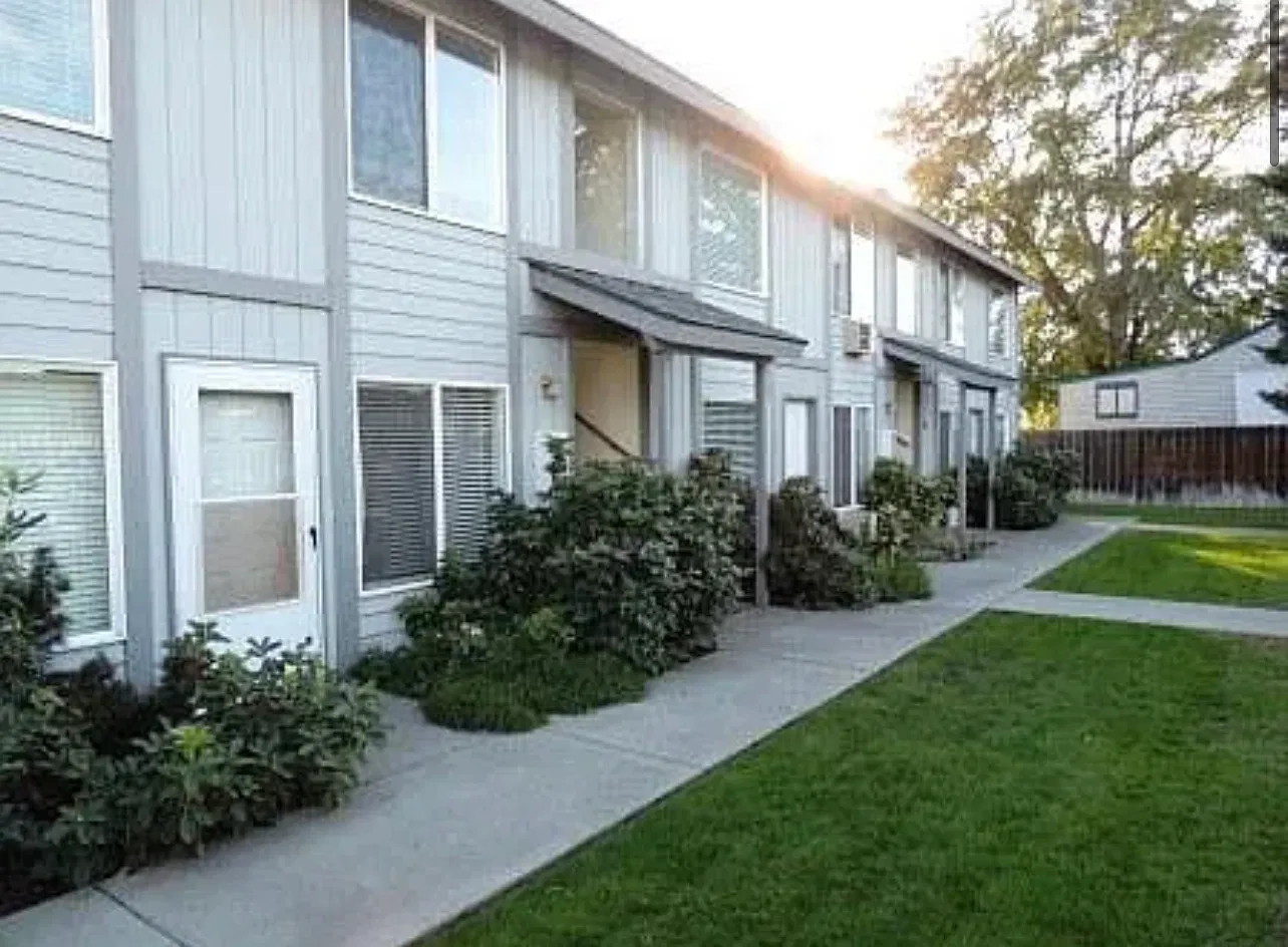 2 bed, 825 sqft, $1,080 — Photo 1