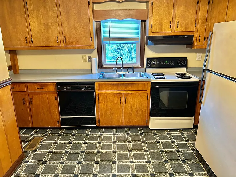 2920 Richmond St — Photo 7