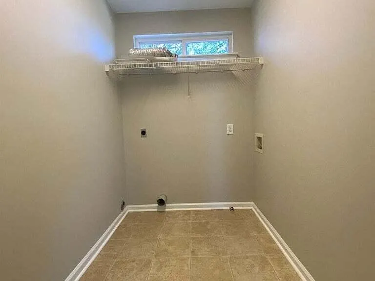 2052 Blackhorse Ln — Photo 13