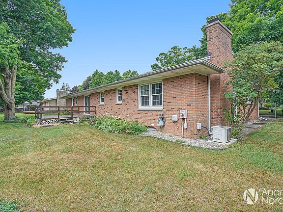 4th image of 2100 Highbluff Dr NE