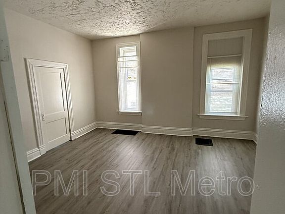 3rd image of 4037-4039 Enright Ave