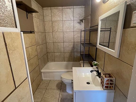 5th image of 4001 S Hughes St Unit B