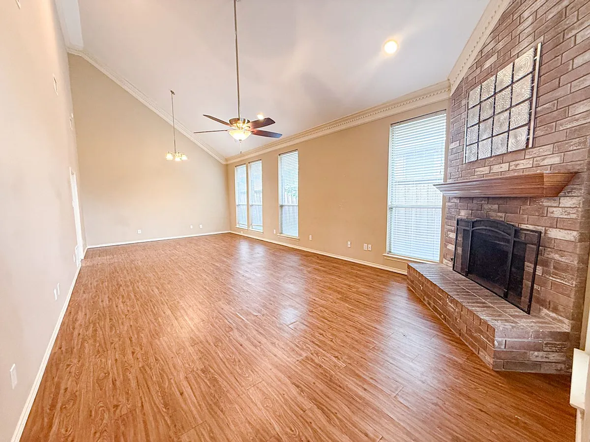 Building Photo - 8902 Bayshore Ln