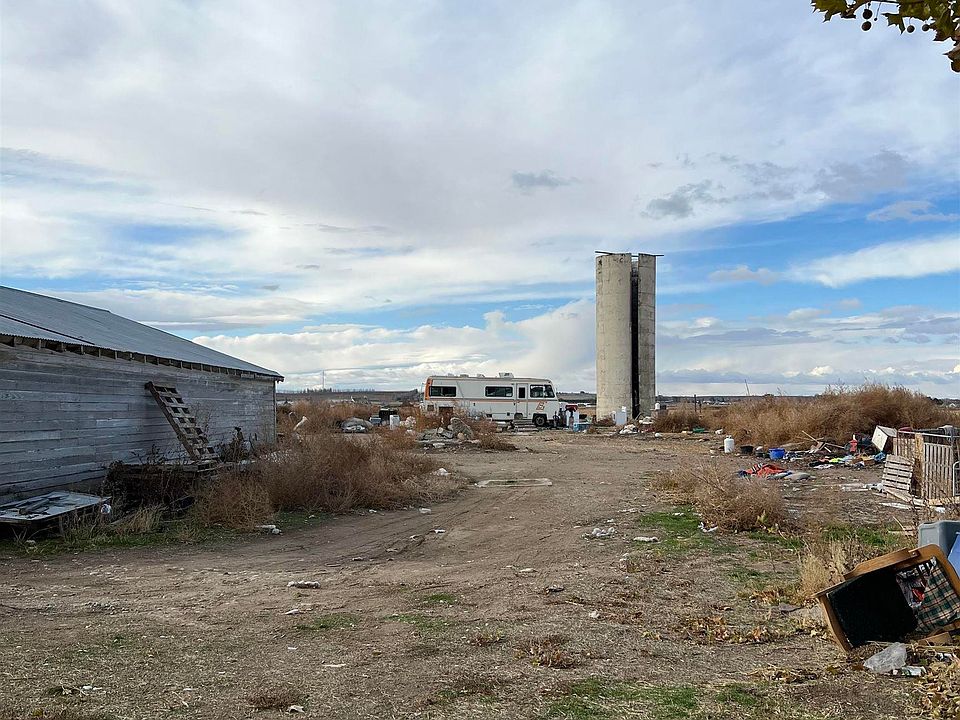 2nd image of 17175 Pride Ln