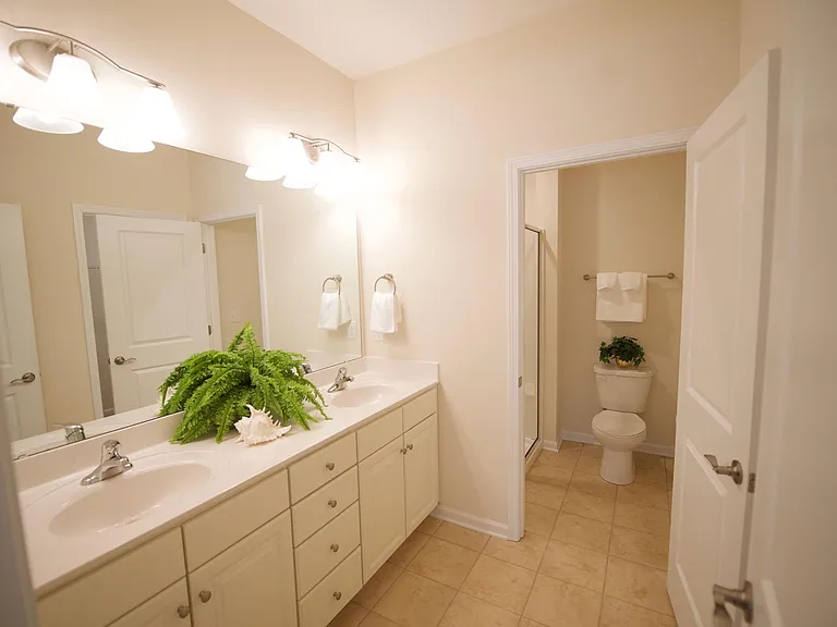 160 Johnson Manor St — Photo 8
