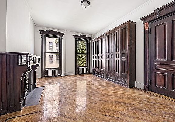 4th image of 933 President St #3