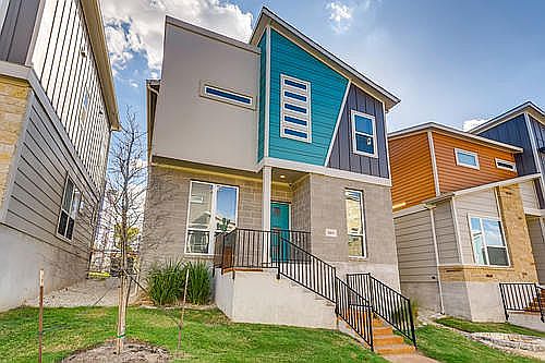 Front view, street access