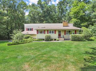 86 Cardinal Cir, Trumbull, CT 06611