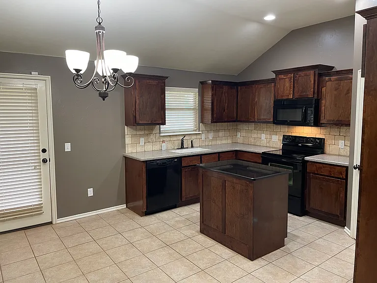 805 Bergen Peak Dr — Photo 3