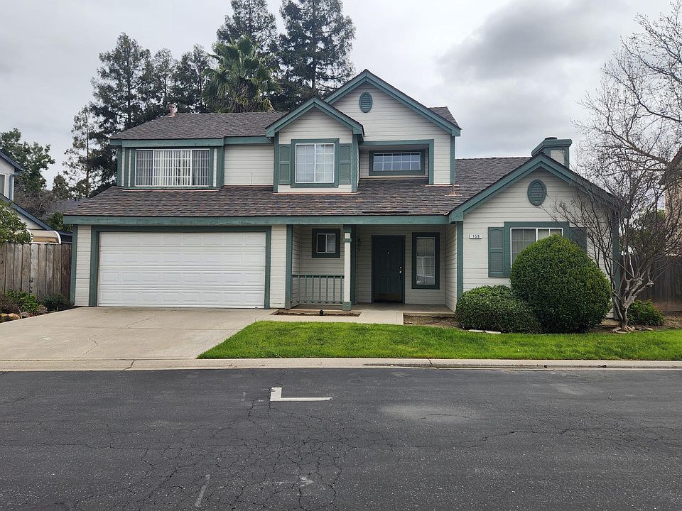 Welcome to your beautiful home with great curbside appeal, in a safe gated community! In NE Fresno, and Clovis Schools.