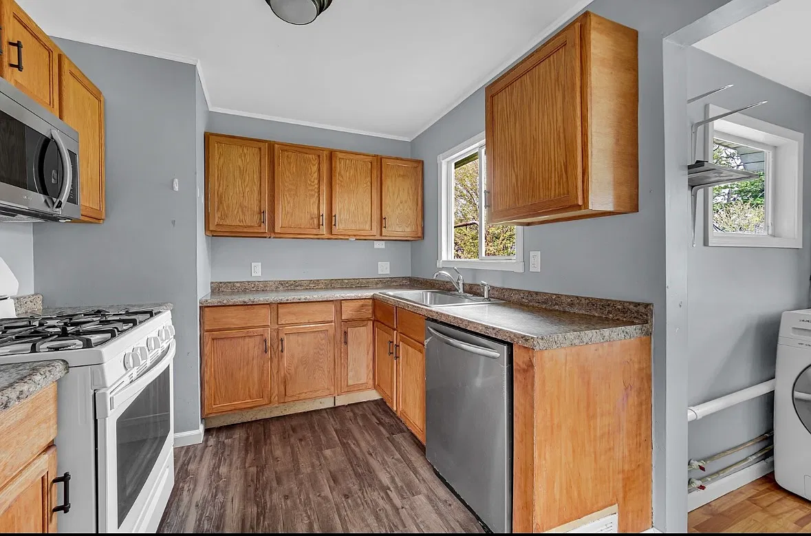 3 bed, 1000 sqft, $1,895 — Photo 3