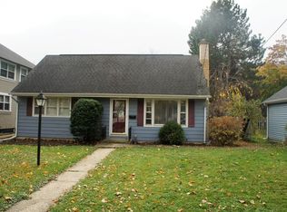 409 Broadway St, Libertyville, IL