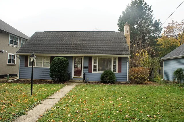 409 Broadway St photo 1