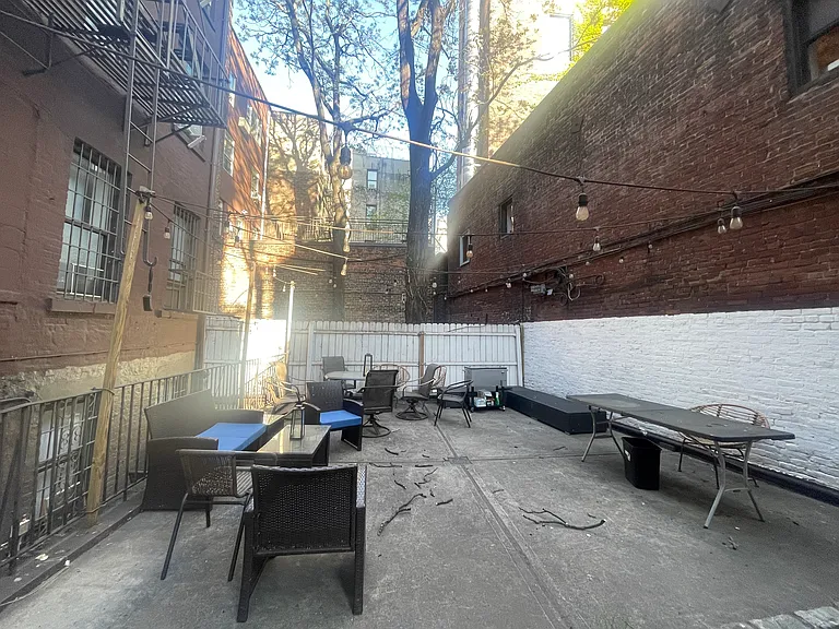 246 W 20th St #1C — Photo 8