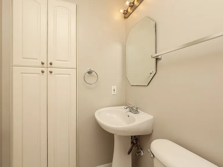 121 Lee Ct — Photo 15