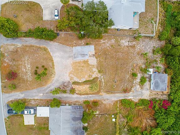 4th image of 3899 NE Skyline Dr