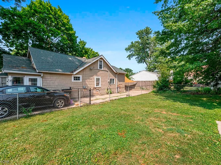 1395 Irene Rd — Photo 23