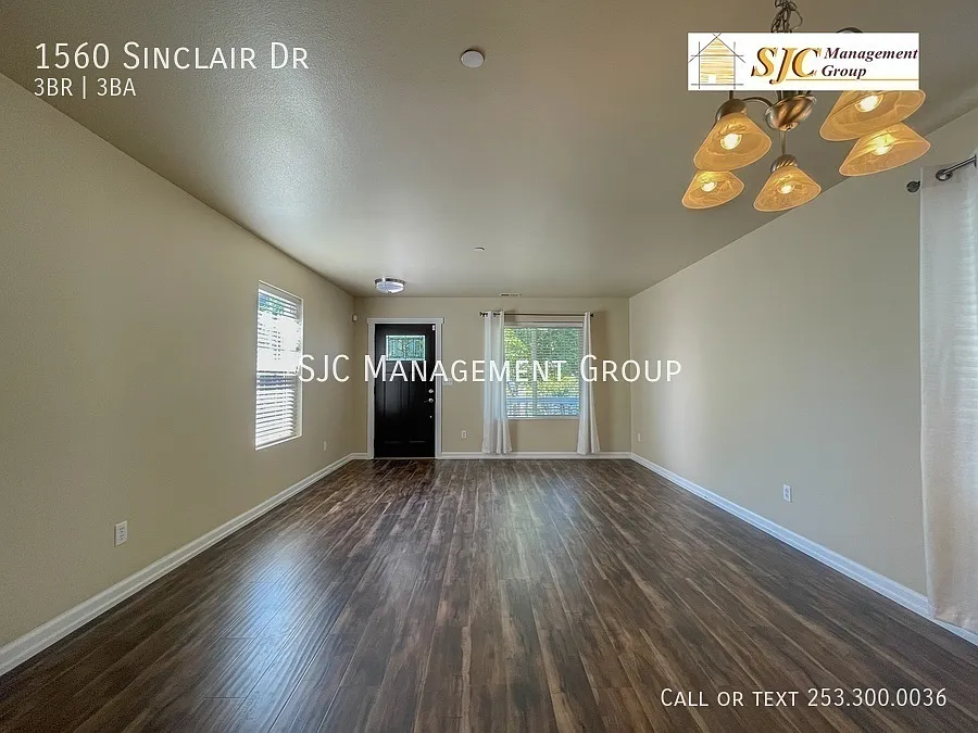 Three Bedroom 2.5 bath home for rent in Dupont — Photo 4