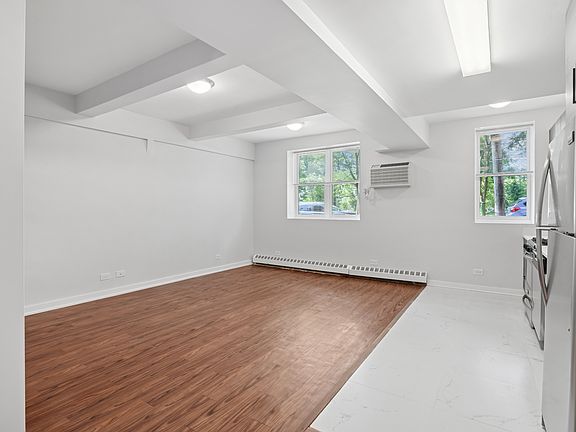 4th image of 1135 Pelham Pkwy #L4