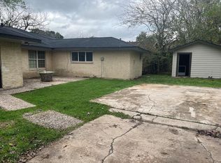 8602 Prairie View Dr, Houston, TX 77088