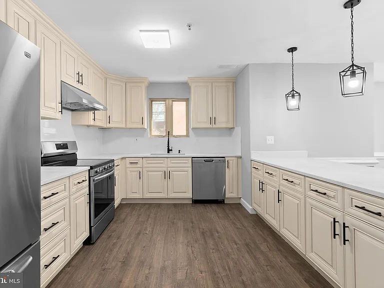 1829 Providence St NE #B — Photo 12