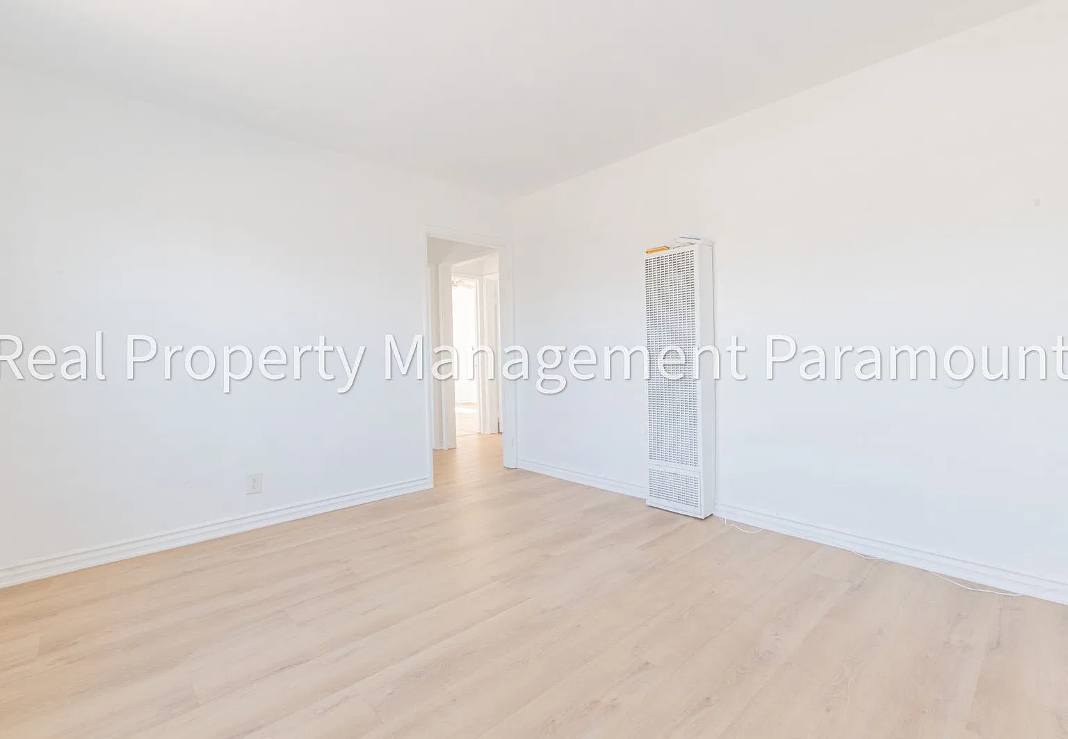 Fresh & Modern 2-Bed Apartment | Perfect Central LA Location — Photo 2