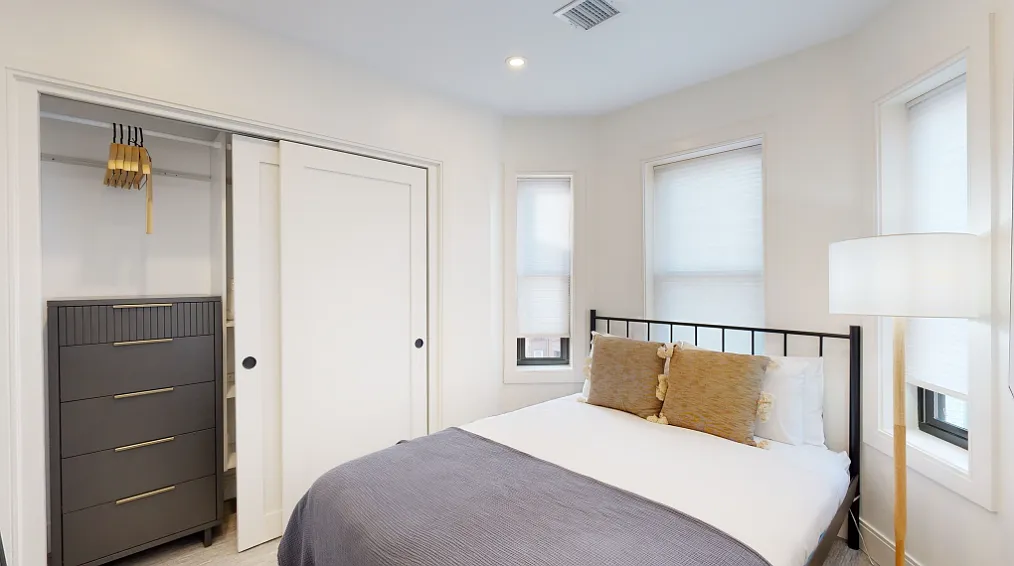 3 bed, 1.0 bath, 600 sqft, $3,300 — Photo 2